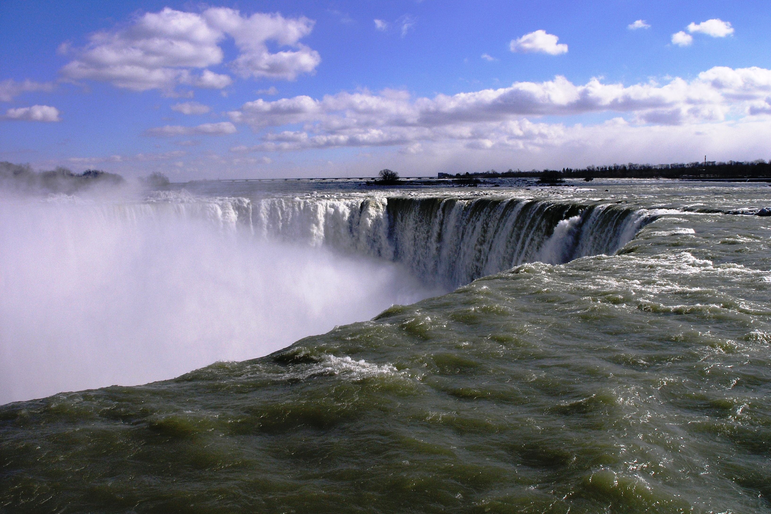 호스슈 폭포 가장자리 난간 (Brink of the Horseshoe Falls Railing)